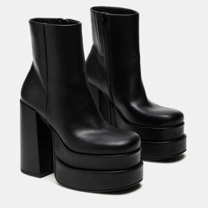 Steve Madden Cobra Black Leather Platform Boots Size 9.5